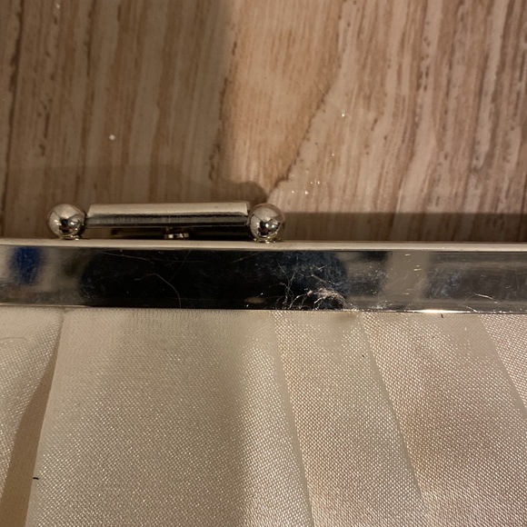 Jessica McClintock white satin clutch - Picture 2 of 7